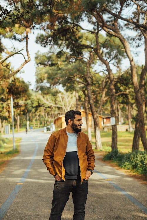 Foto profissional grátis de ao ar livre, barba, cenário