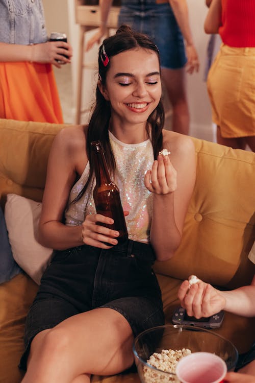 Fotos de stock gratuitas de bol, botella de cerveza, feliz