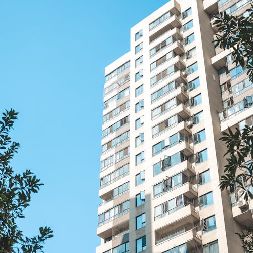 Free Low Angle Shot of an Apartment Building Stock Photo
