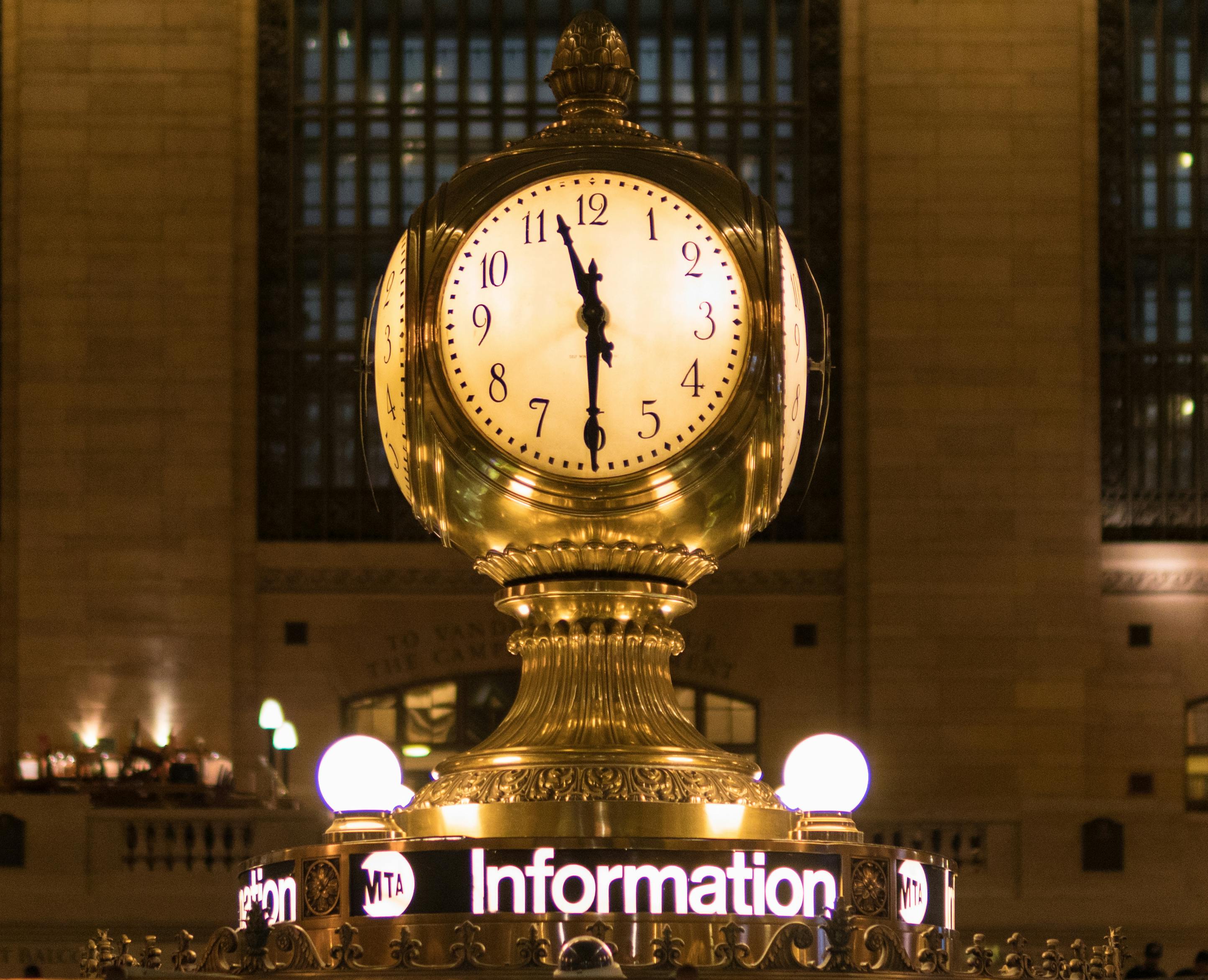 Grand central station exterior hi-res stock photography and images
