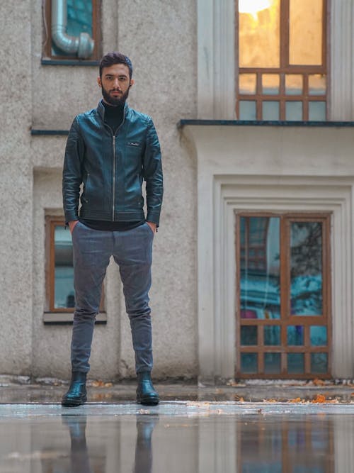 Fotos de stock gratuitas de chaqueta de cuero negro, de moda, de pie