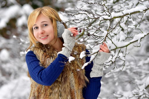 Základová fotografie zdarma na téma blond, pózování, rýma