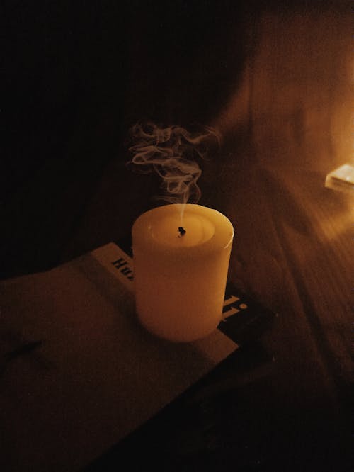 Ücretsiz dikey atış, duman, karanlık içeren Ücretsiz stok fotoğraf Stok Fotoğraflar