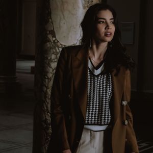 Houndstooth longline coat, photo by Dima Iatco on Pexels