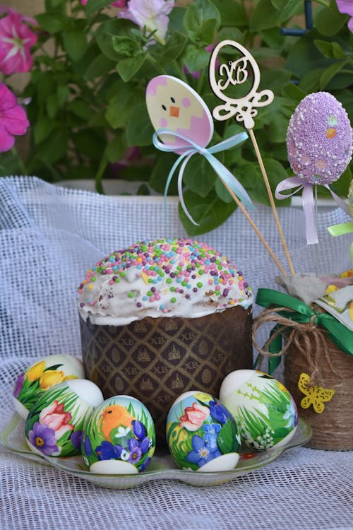 Easter Eggs and a Ready-To-Eat Cake