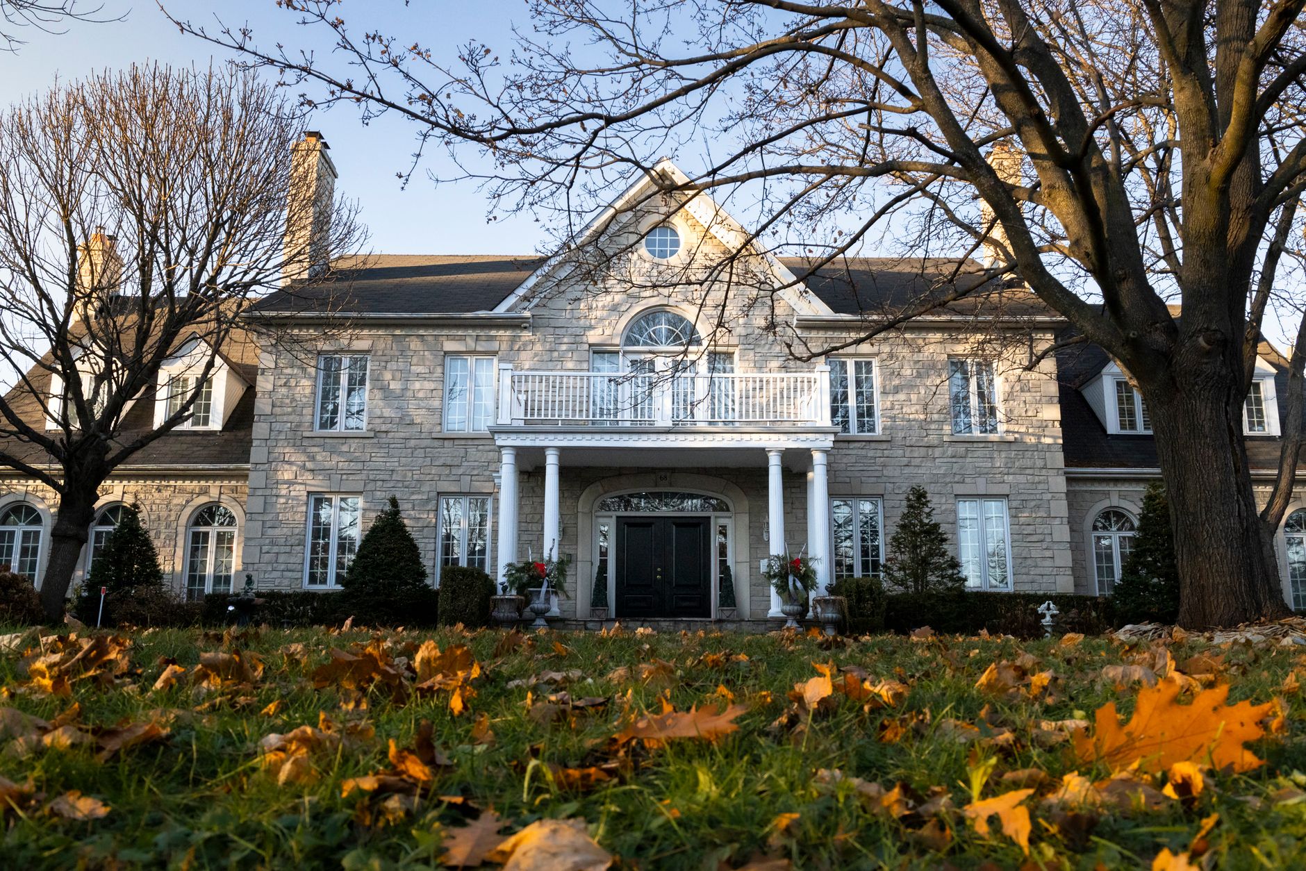 Secure Premium Fall Listings: Canadian Home Photography Prep for Elite Agents