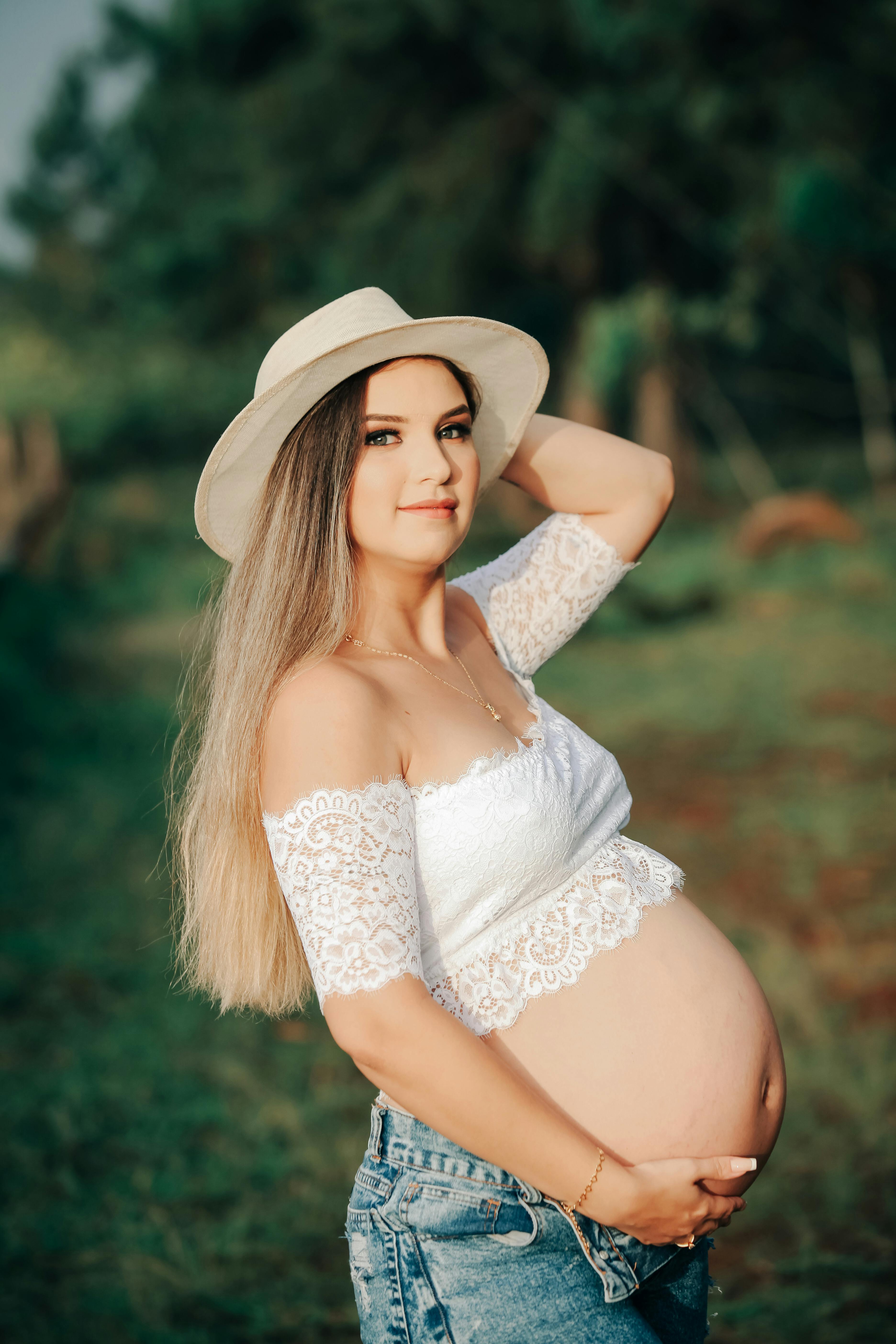 pregnant woman photoshoot