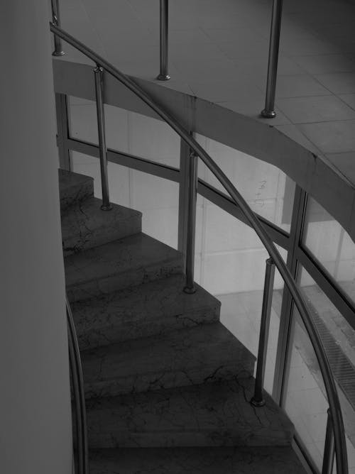 Bezpłatne Darmowe zdjęcie z galerii z beton, czarny i biały, klatka schodowa Zdjęcie z galerii