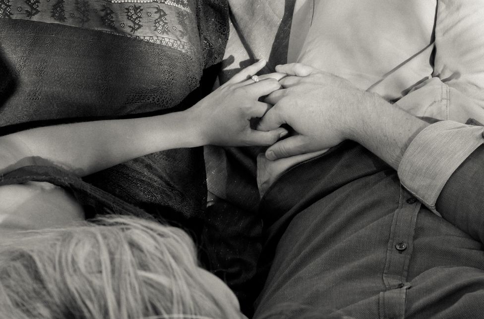 Online dating: starting a conversation on a niche platform