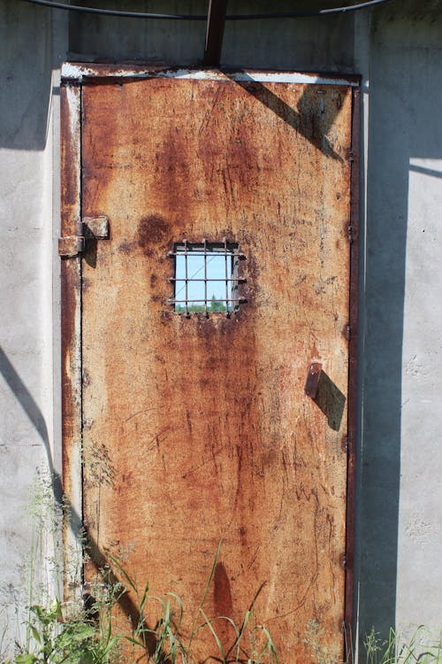 Free Photo of Rusty Door during Daytime Stock Photo