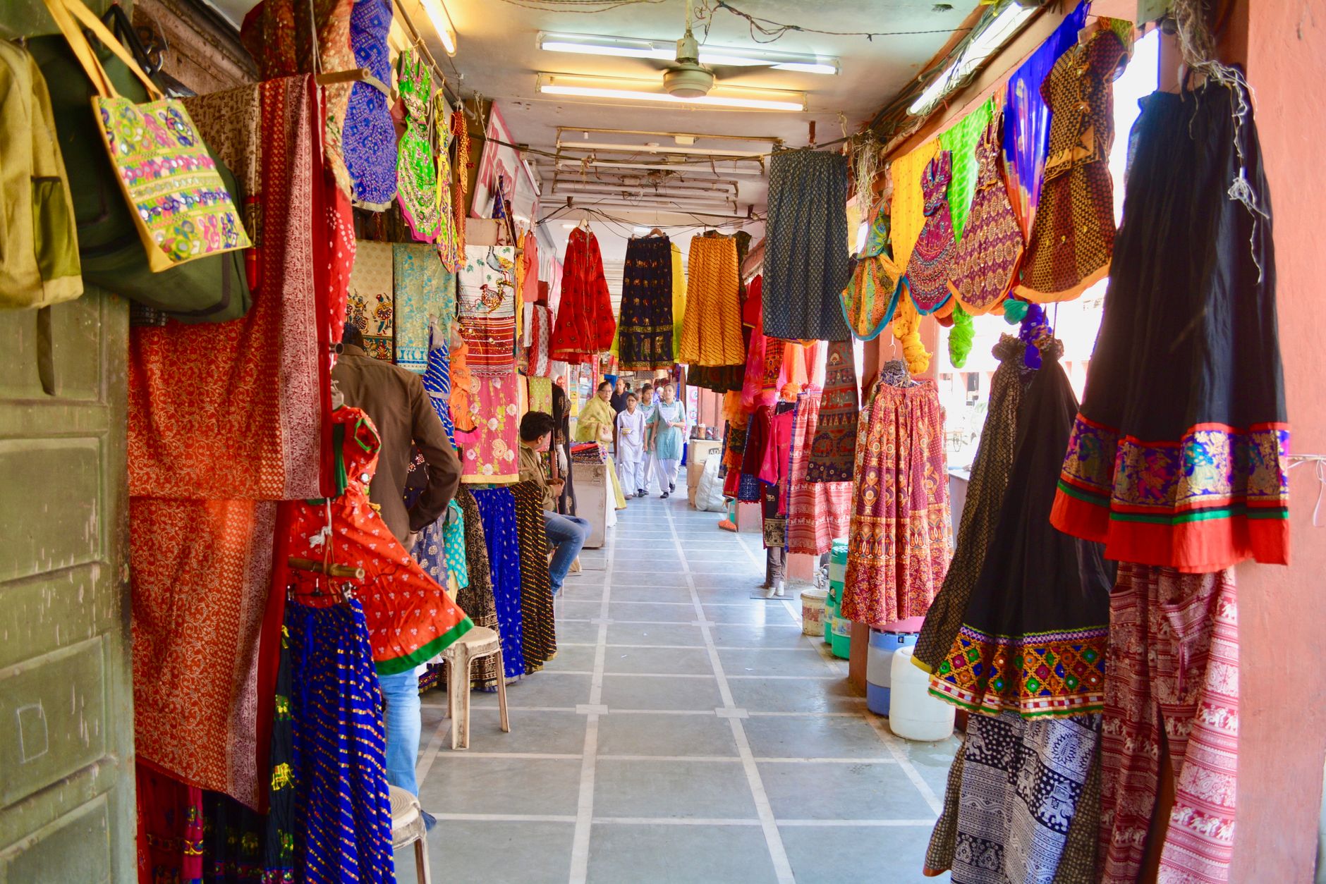 jaipur bazaar market rajasthan textiles jewellery block print