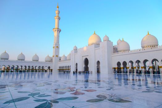 Sheikh Zayed Grand Mosque at dawn — Abu Dhabi