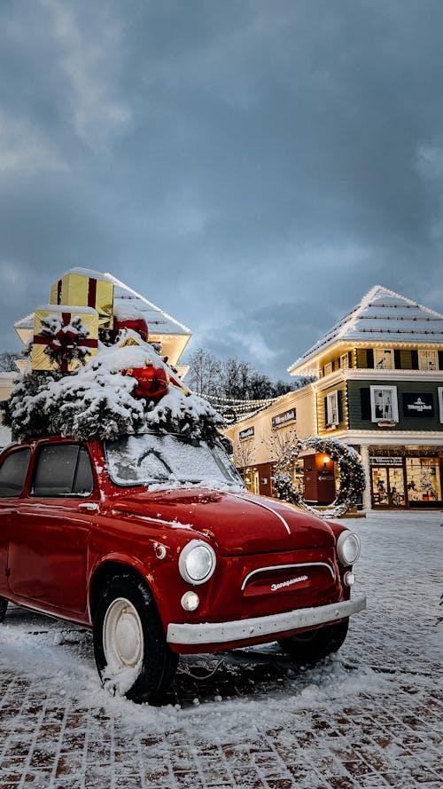 Gratis stockfoto met geparkeerd, kerstversieringen, rode auto