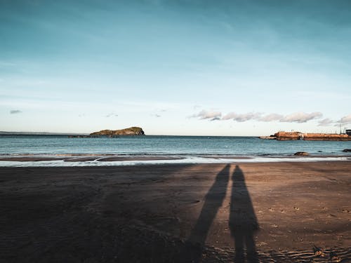 Foto profissional grátis de à beira-mar, beira-mar, cenário