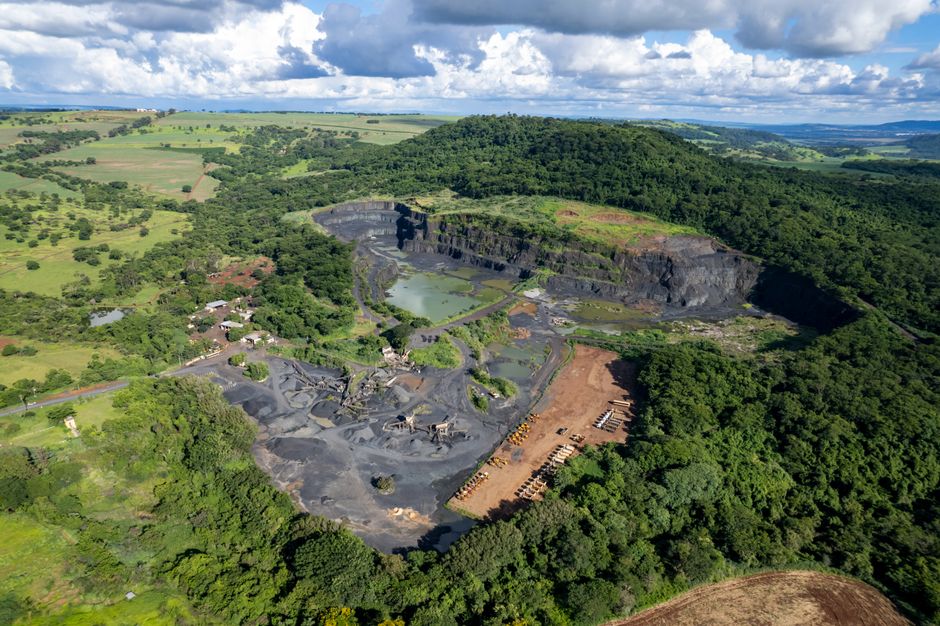 Brazil Rare-Earth Mine Shows Hurdles of Breaking Free From China Brazil Rare-Earth Mine Shows Hurdles of Breaking Free From China