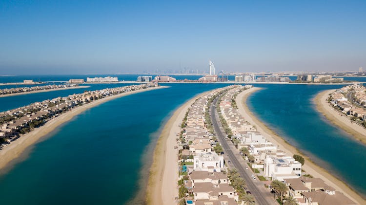 A View Of The Houses And Buildings In Palm Jumeirah