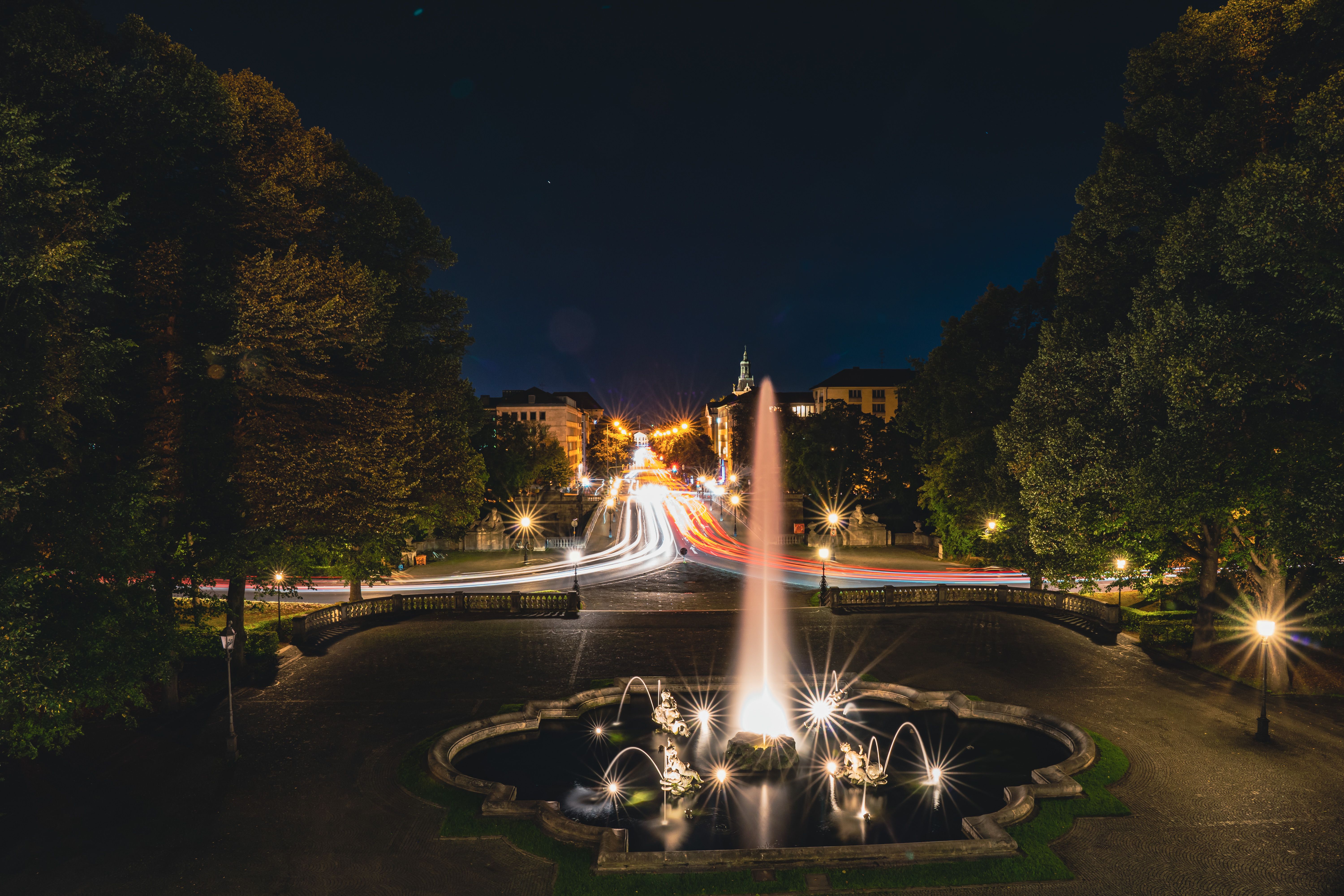 Illuminated Fountain in City at Night · Free Stock Photo