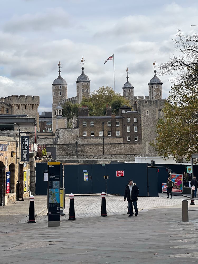 Tower Of London And Closed Gate