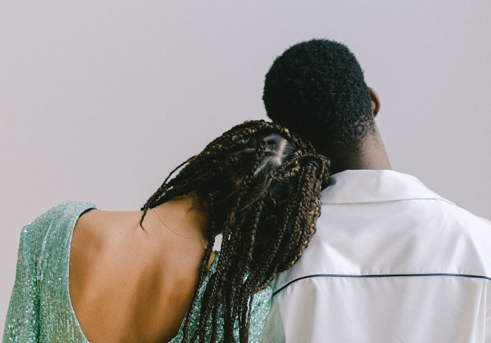 Online dating: starting a conversation on a niche platform
