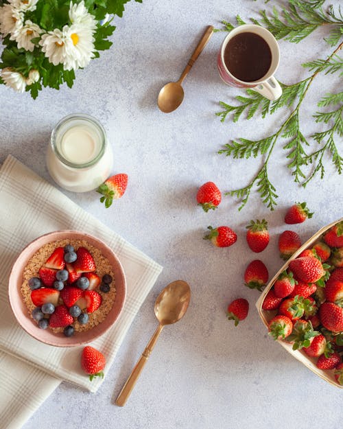 Gratis stockfoto met aardbeien, bloemen, eten