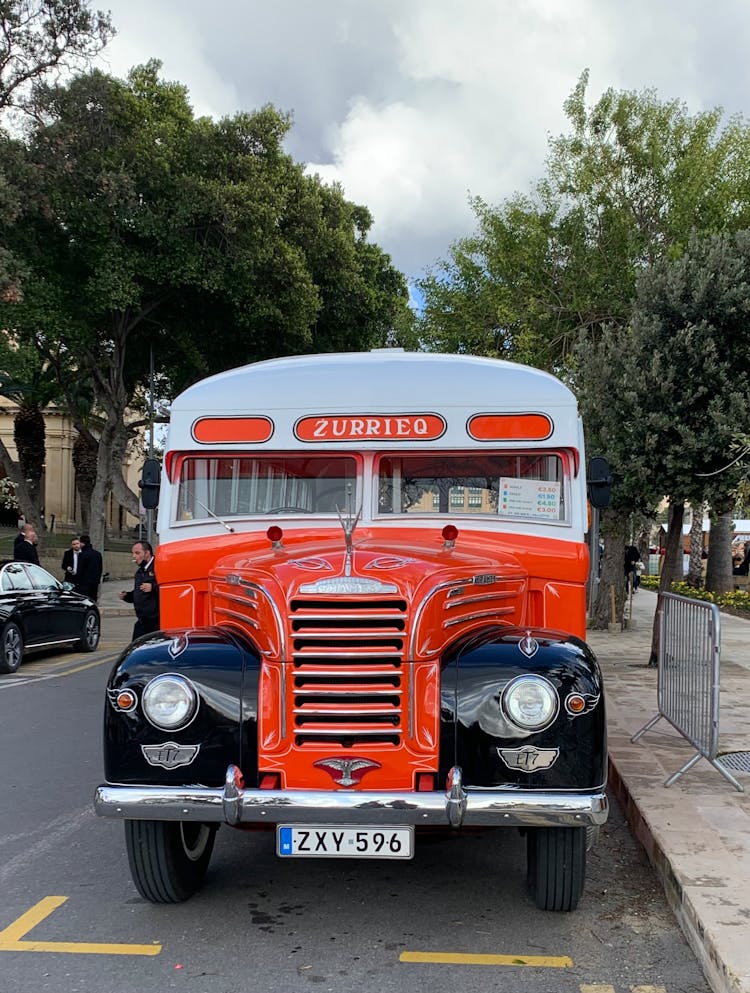 Vintage Bus For City Tours 