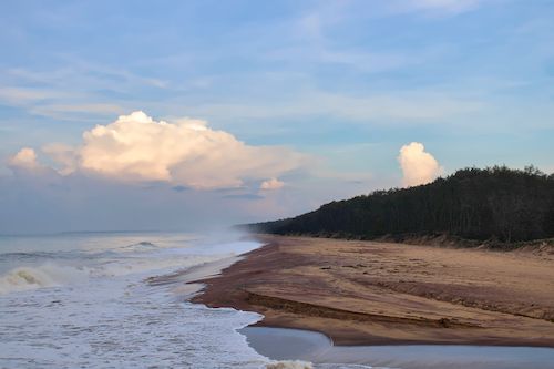 Free A peaceful Sri Lankan beach with crashing waves and a beautiful sky. Stock Photo