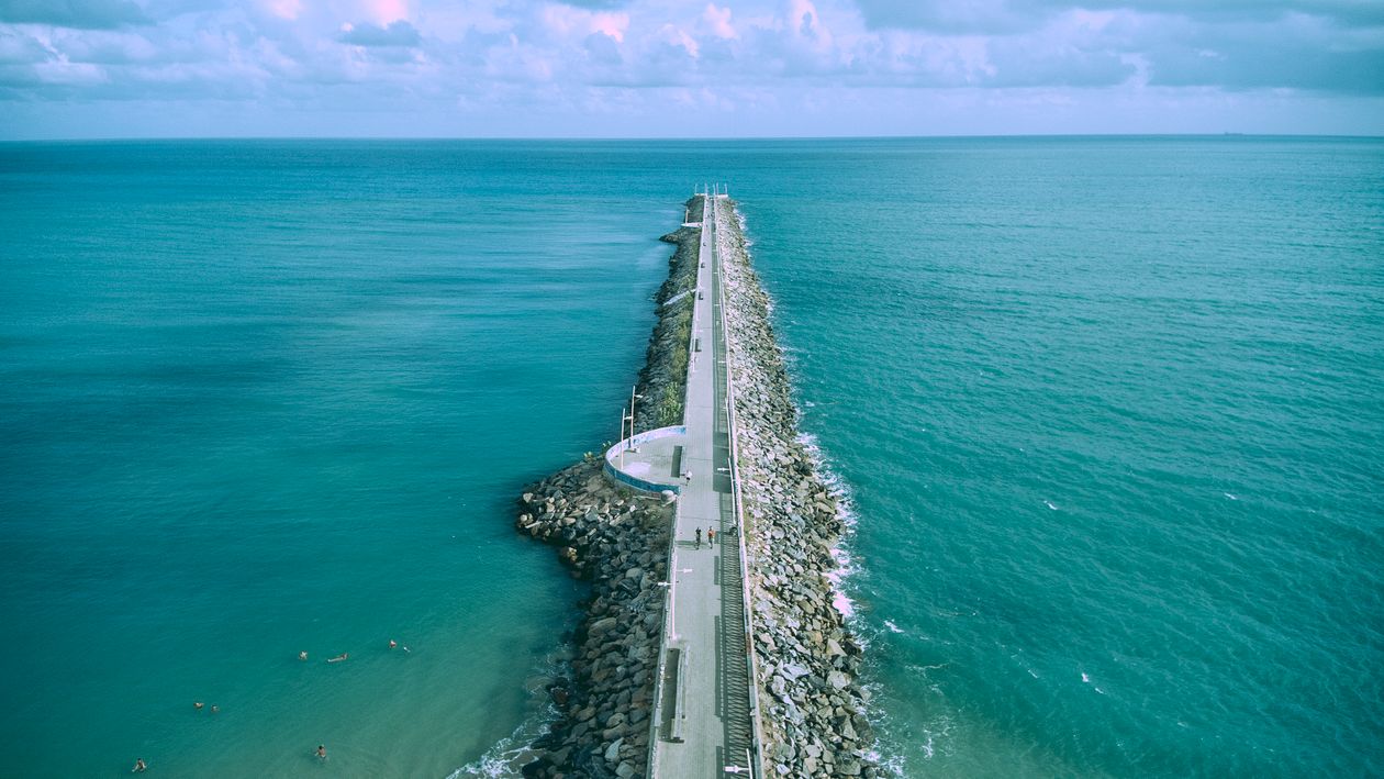 Bright Fortaleza shoreline with blue water and sandy beach, used to reinforce beach-safety and awareness guidance.