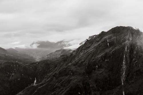 Безкоштовне стокове фото на тему «відтінки сірого, гора, монохромний»