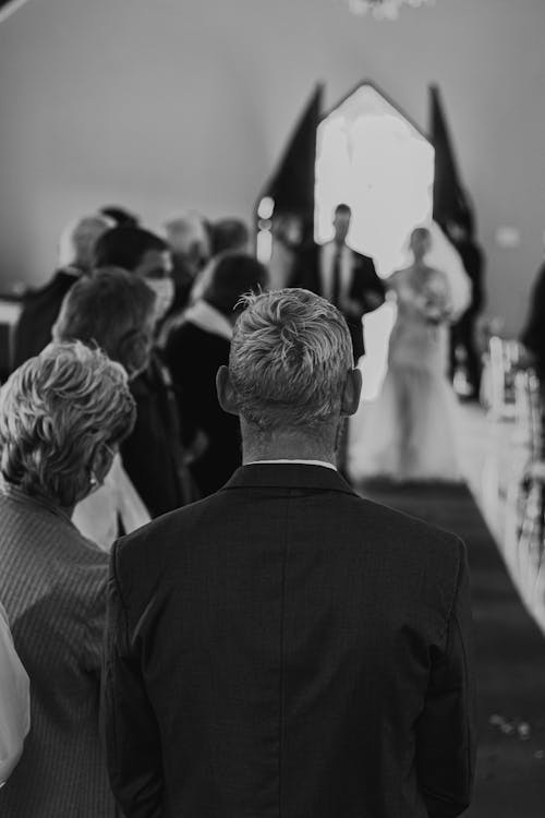 Безкоштовне стокове фото на тему «вертикальні постріл, весілля, відтінки сірого»