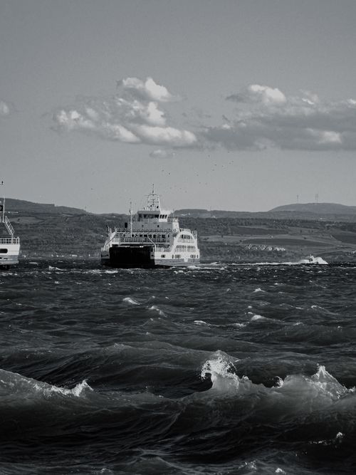 Free Black and white image of a ferry navigating choppy waters in Çanakkale, Turkey. Stock Photo