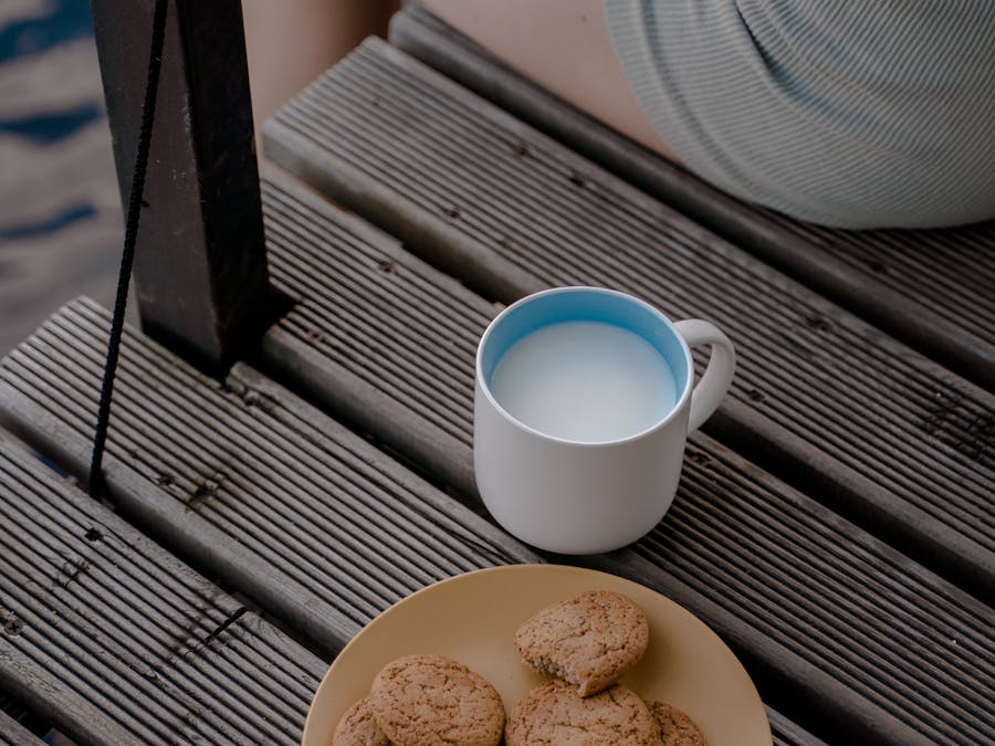 Is oatmeal better with milk or water?