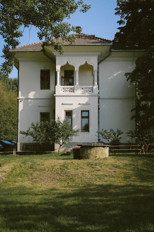 Free Beautiful white residence with classic design surrounded by nature. Stock Photo