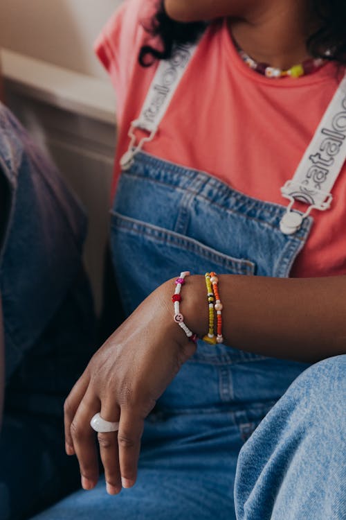 Foto profissional grátis de bracelete, de contas, desgaste