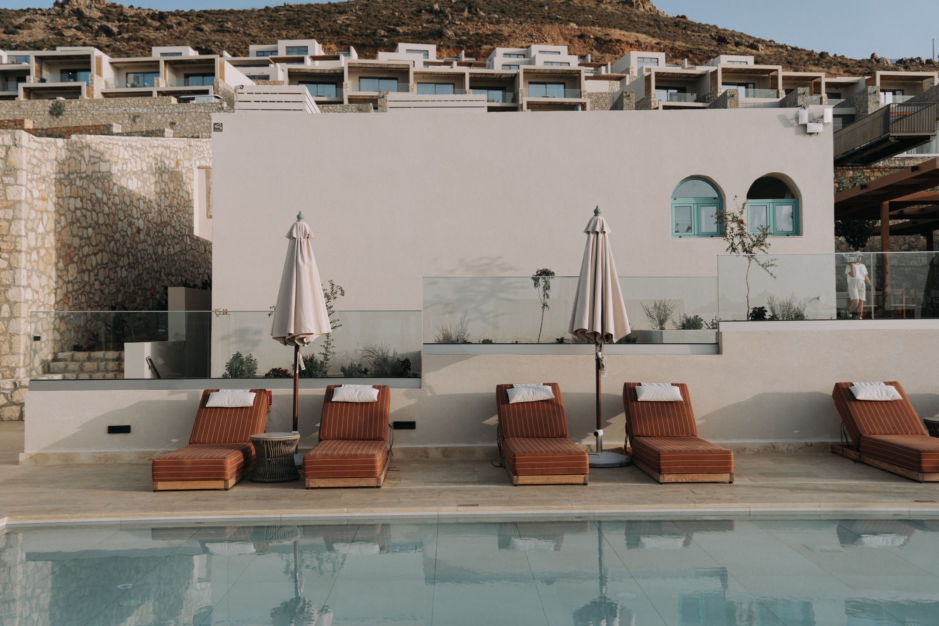 Where to Stay in Folegandros 2026: Chora vs Karavostasis