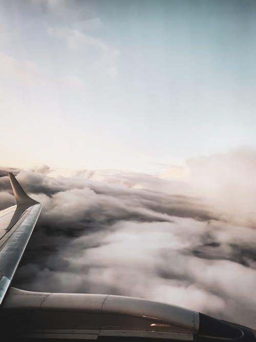 Бесплатное стоковое фото с летающий, над облаками, облака
