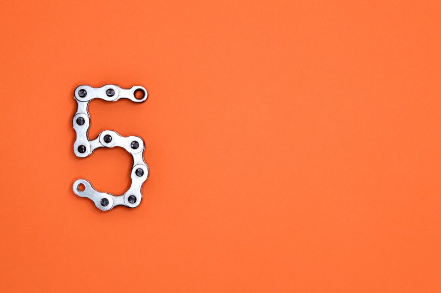 Bicycle chain and drivetrain, close up