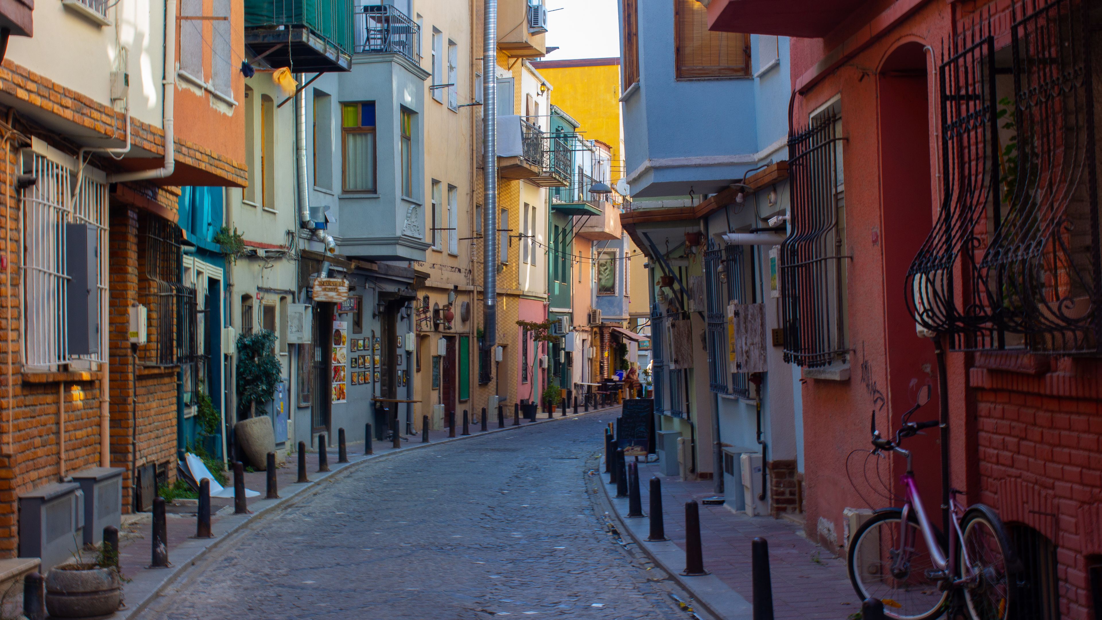 A quiet alley in the historic Balat district of Istanbul
