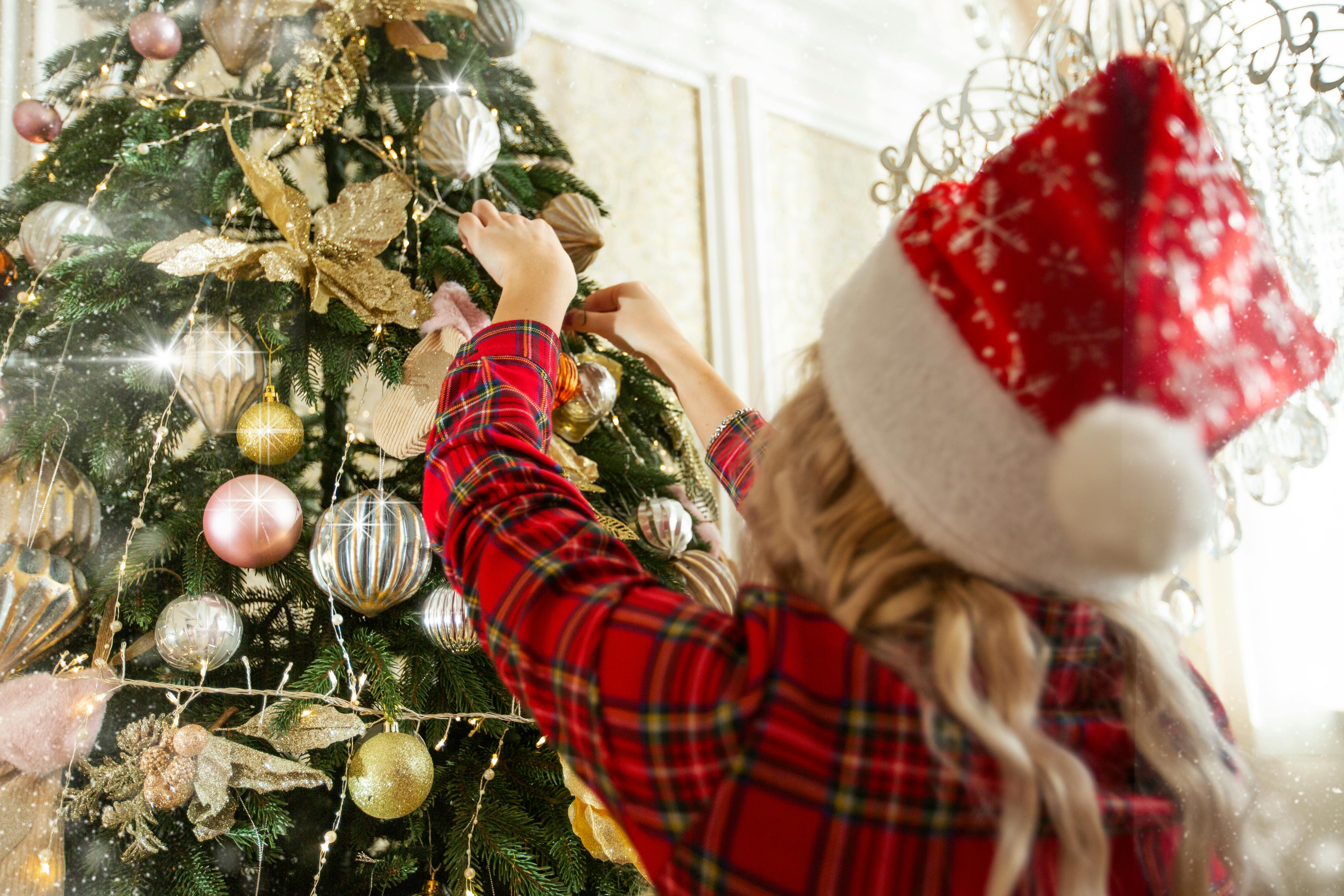 These Christmas Songs Most Likely to Tank Productivity at Work, Study Finds — Photo by Victoria Emerson on Pexels