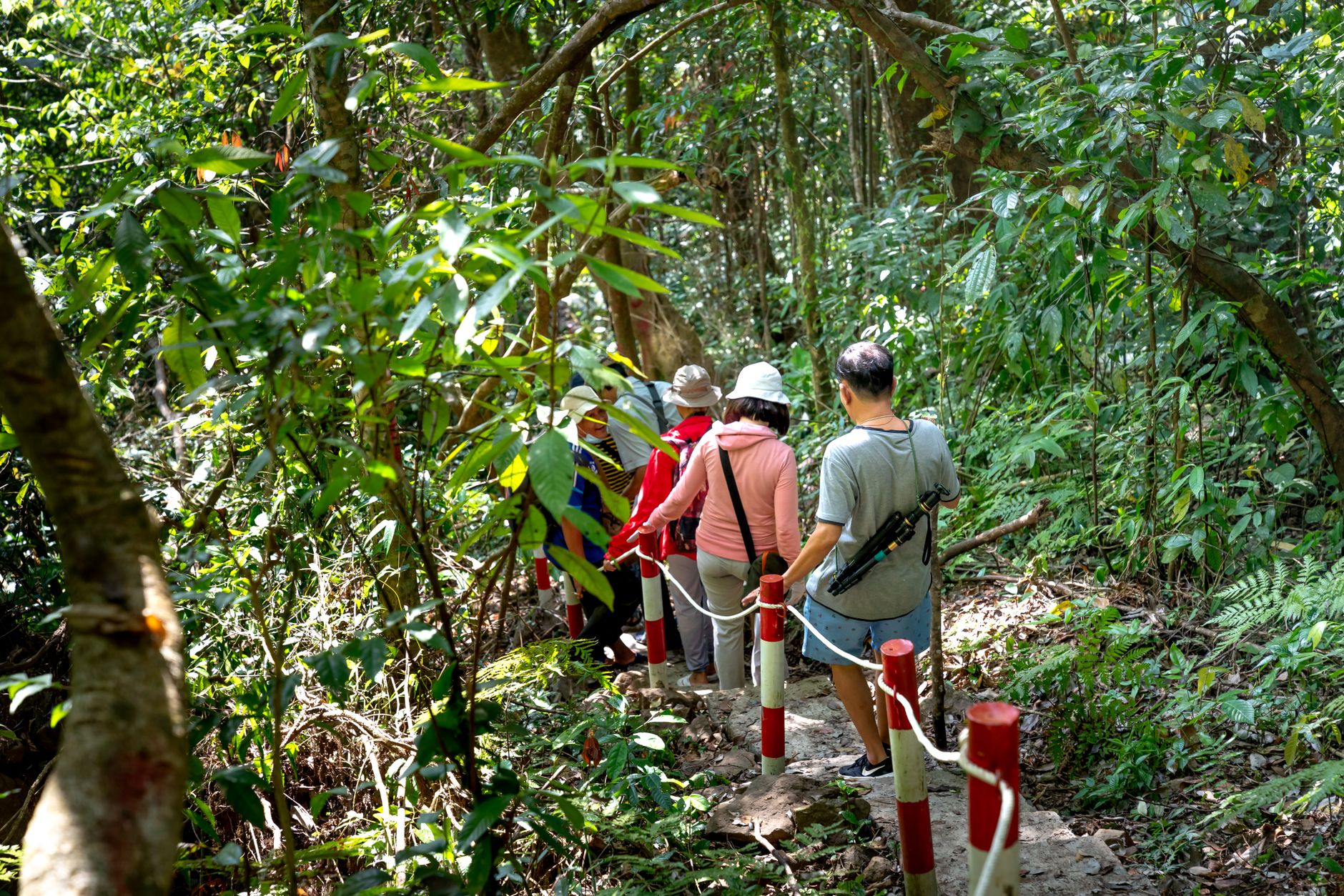Guide touristique randonnée Lokobe groupe touristes