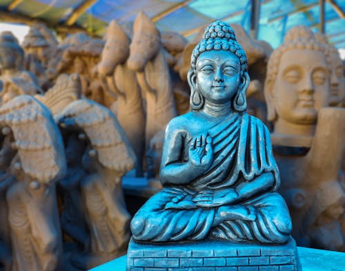 Free A Buddha Statue on a Rectangular Concrete Base Stock Photo