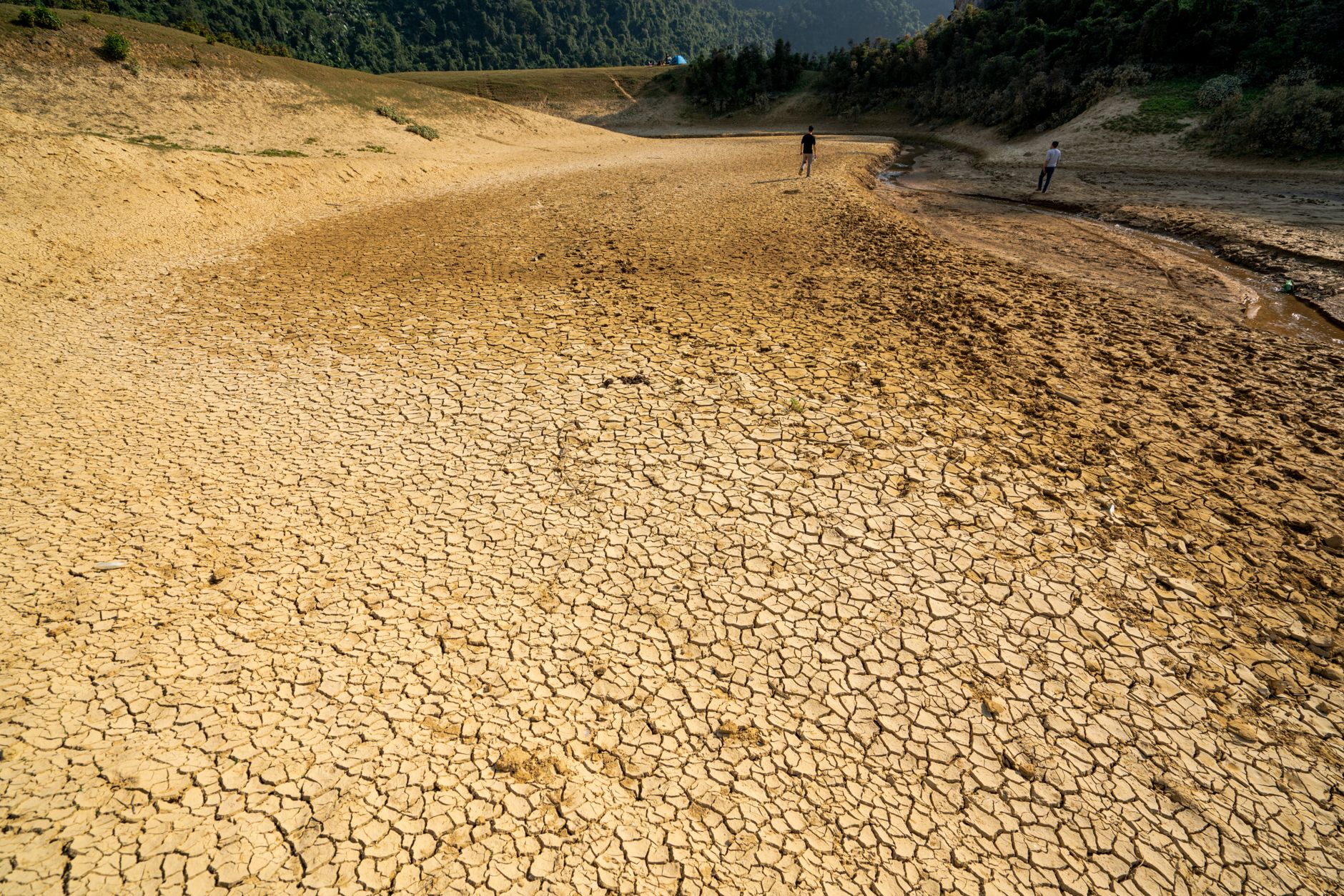 Solar panels drought reservoir — Jornal Metro