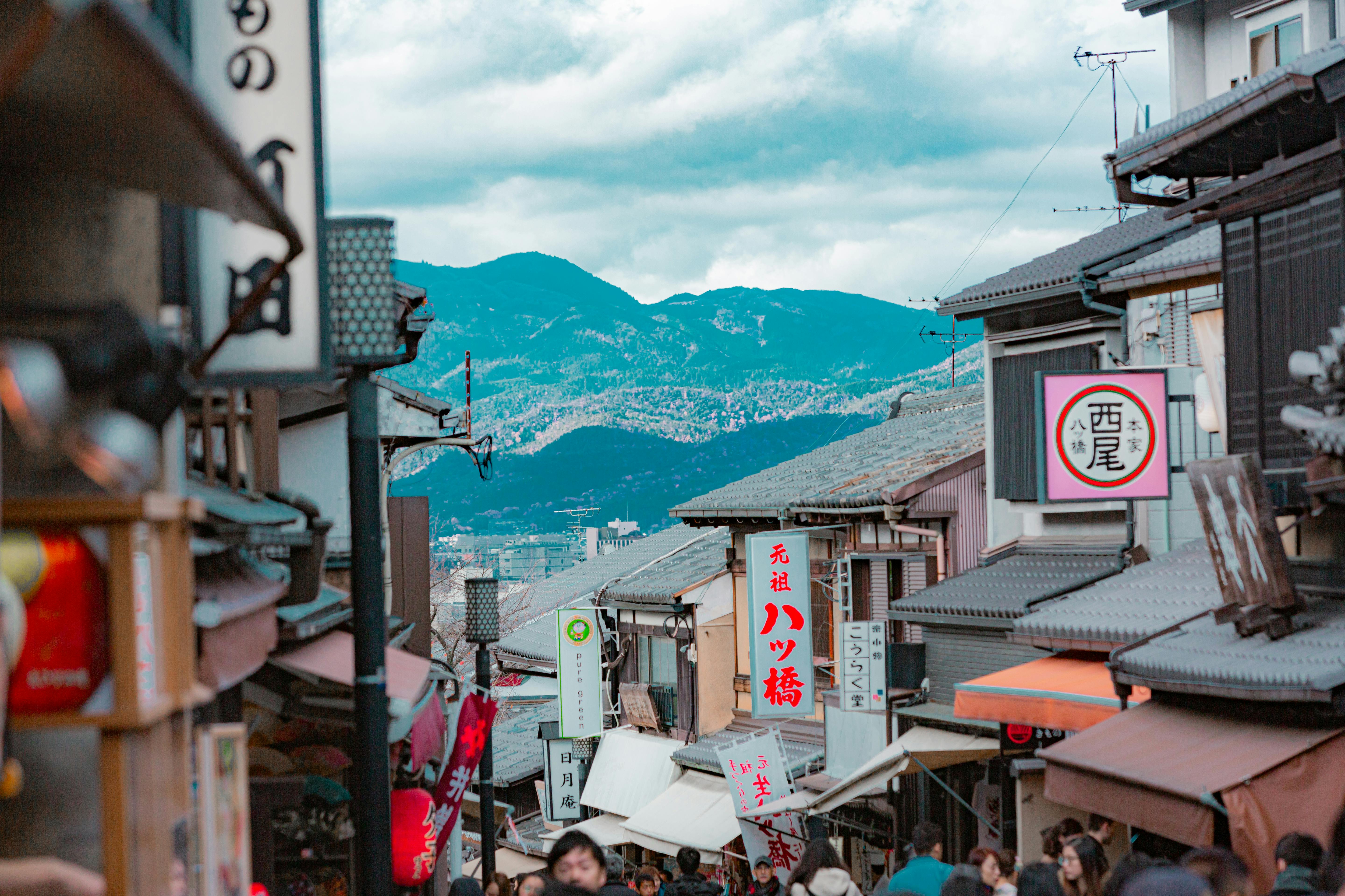 Are houses cheaper when the market crashes?