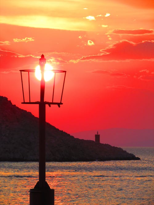 Základová fotografie zdarma na téma hora, oceán, pouliční lampa