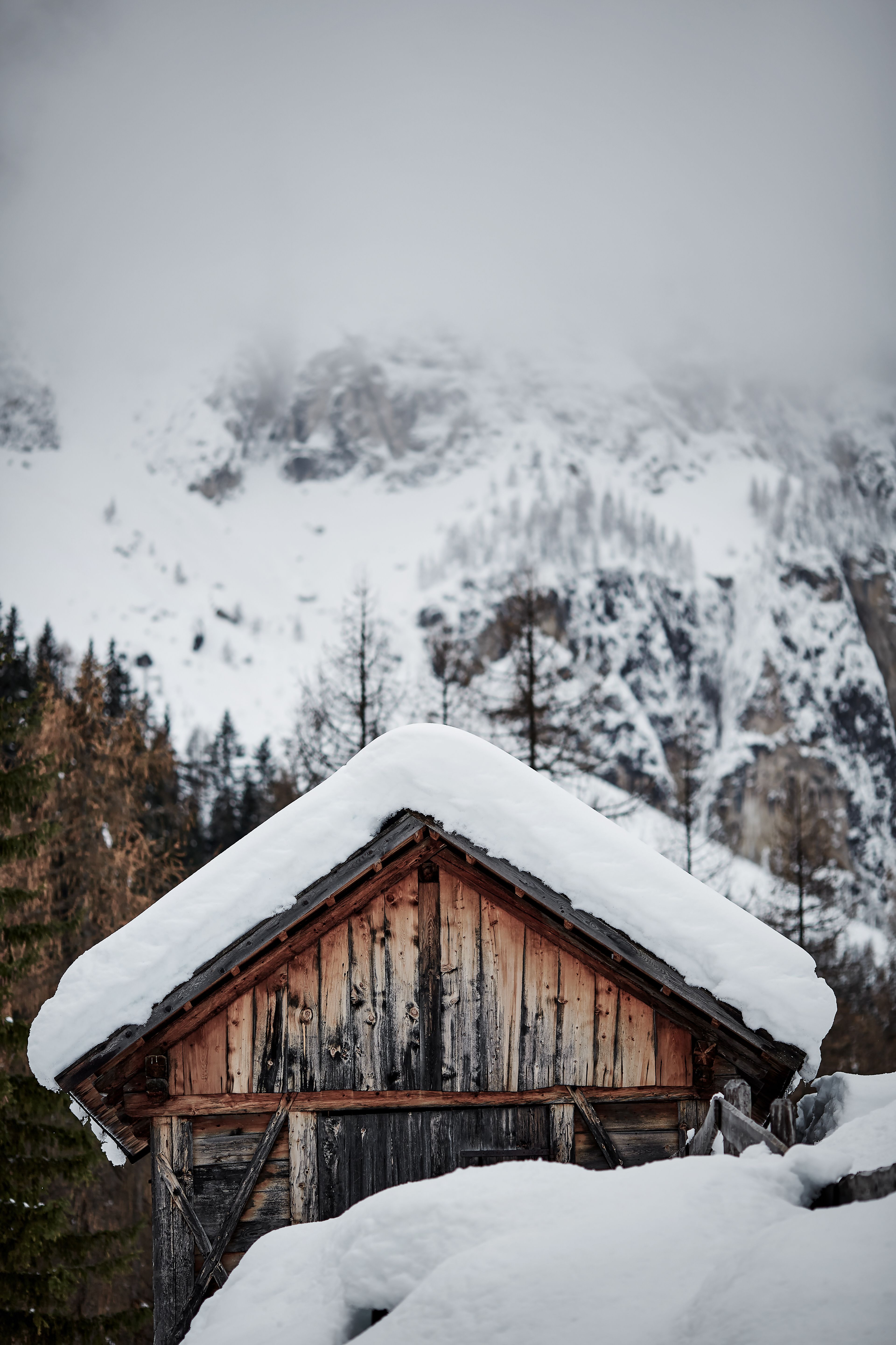 Cabin with snow-covered roof in the mountains — illustrative lock-and-leave setting