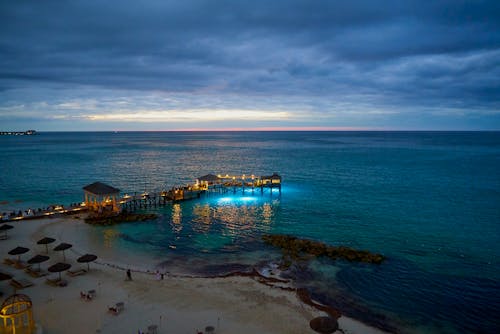 Pemandangan Indah Laut Saat Fajar