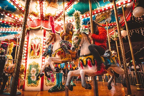 Gratis stockfoto met attractiepark, carrousel, paardrijden Stockfoto