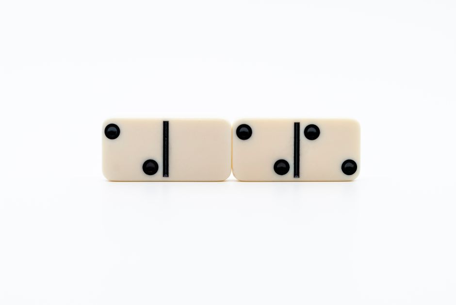 between two interrupted focus blocks the task looks simple until switching costs appear lifestyle photo 2