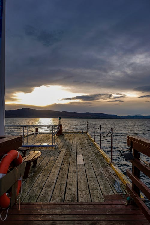 Immagine gratuita di balcone, banchina, cielo nuvoloso