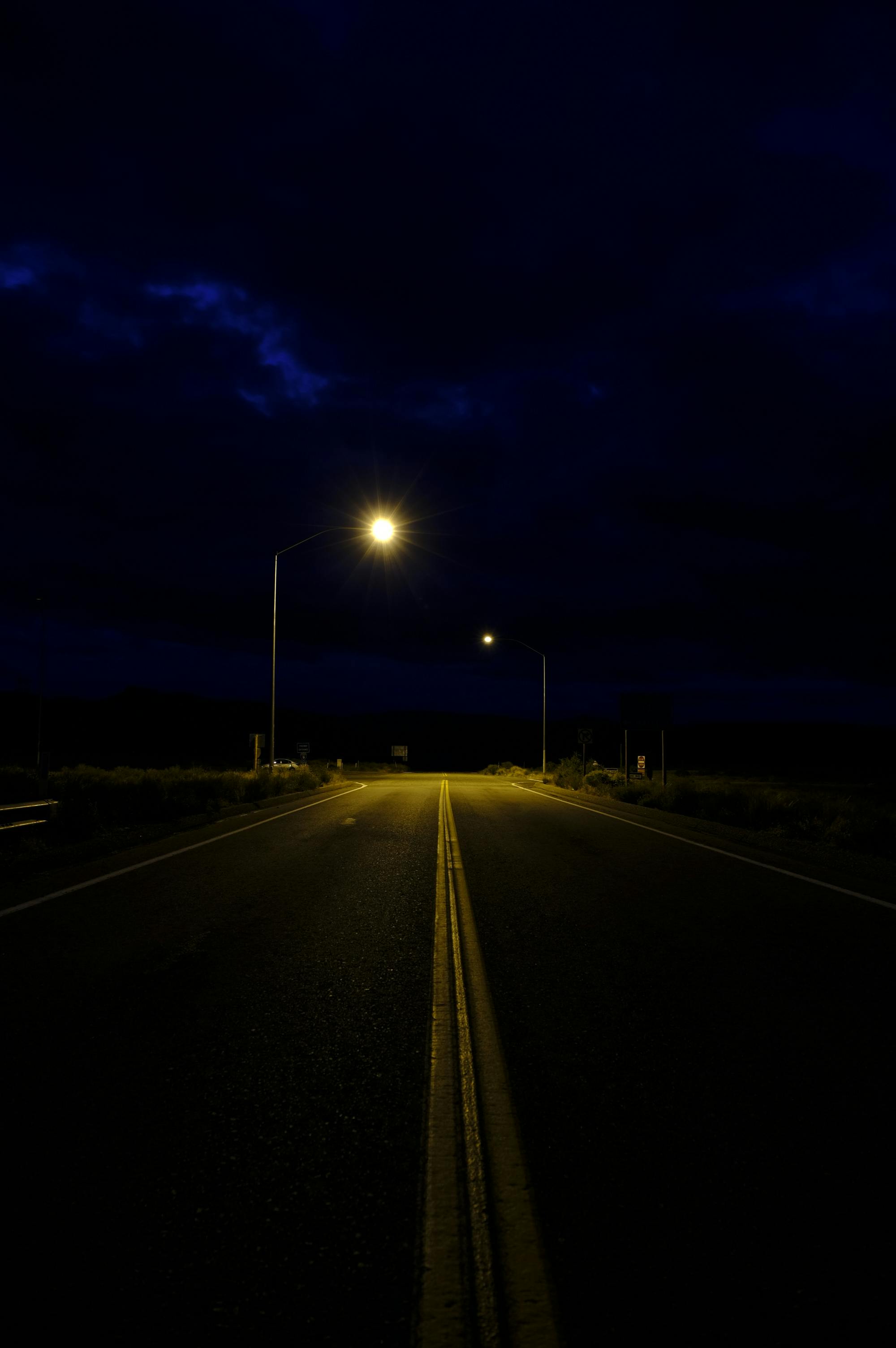 Foto de stock gratuita sobre carretera vacía, noche, tarde, tiro