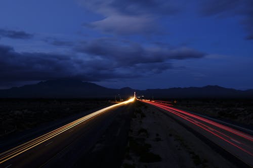 天空, 晚間, 汽車燈 的 免费素材图片